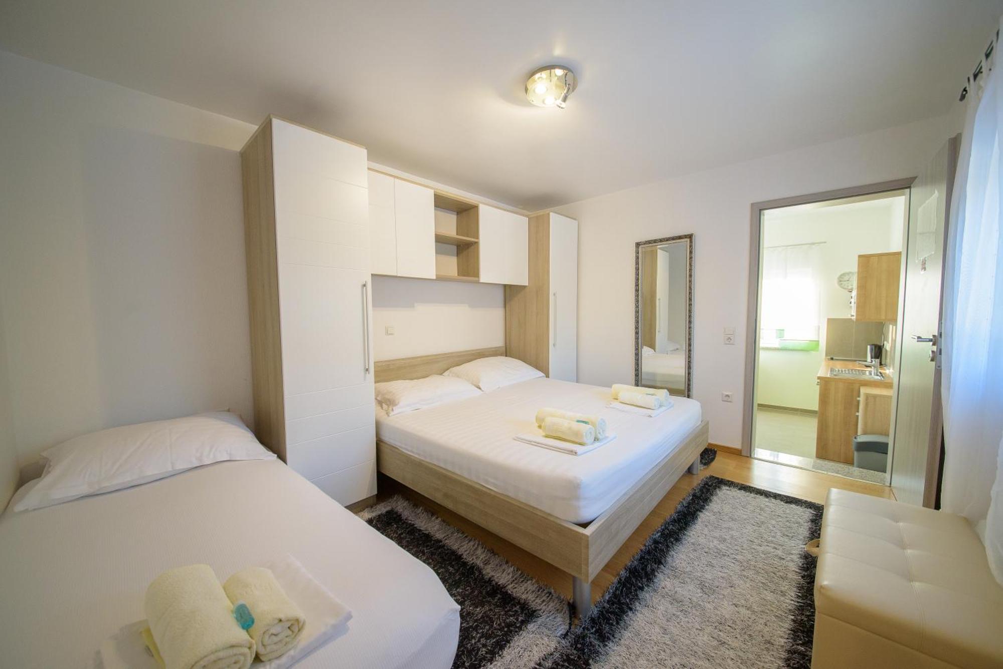 Jeli Apartments Starigrad Paklenica Chambre photo