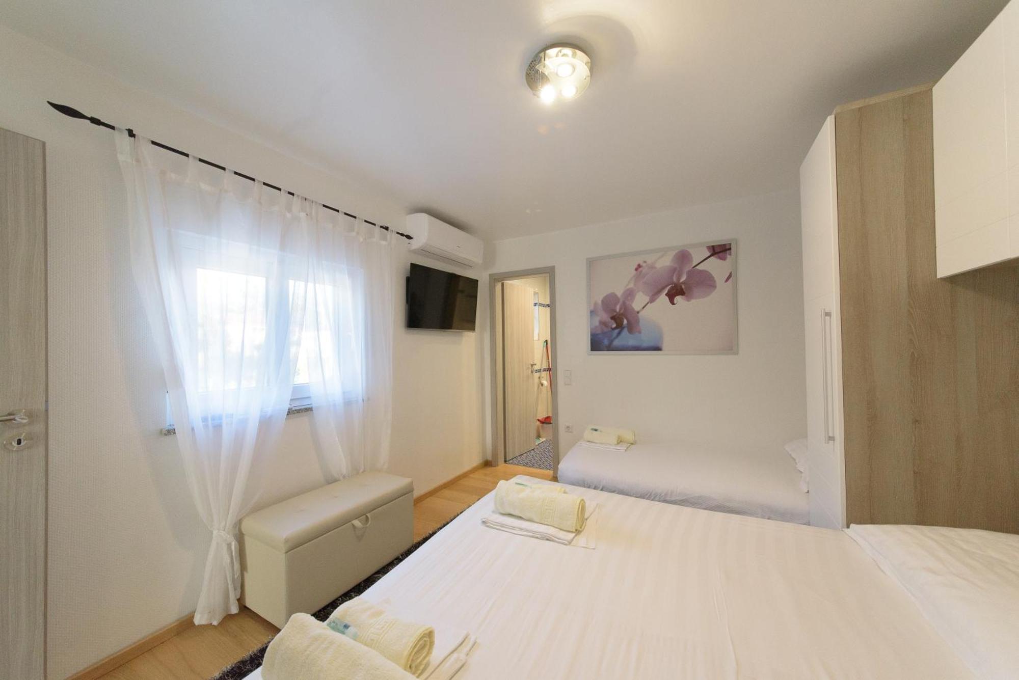 Jeli Apartments Starigrad Paklenica Chambre photo