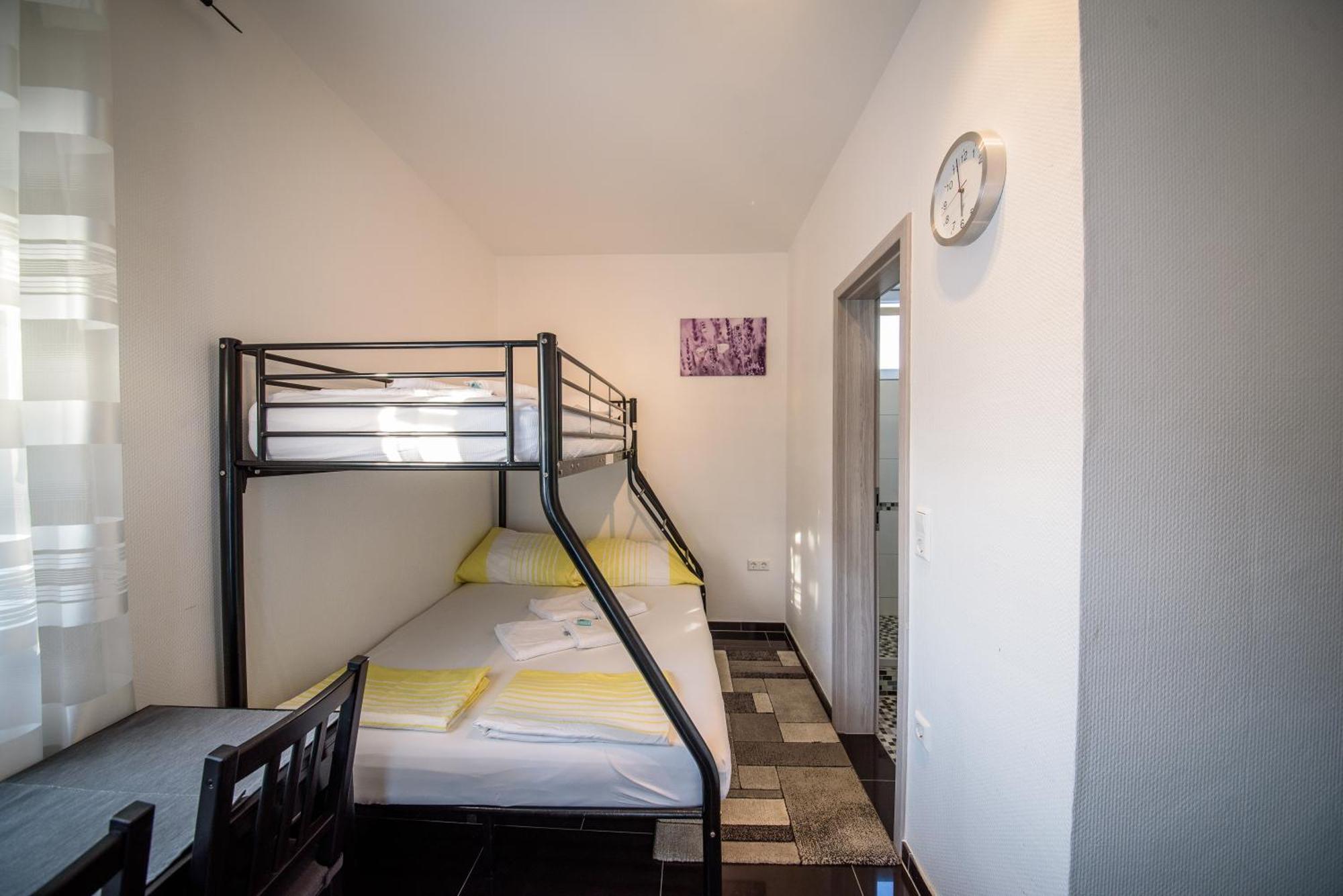Jeli Apartments Starigrad Paklenica Chambre photo